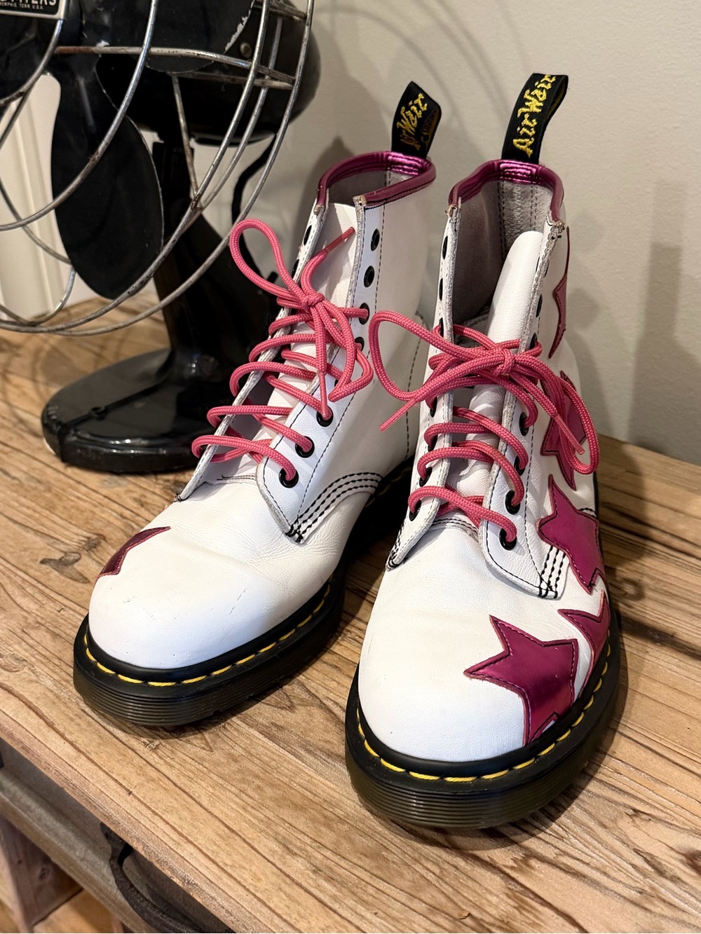 Dr. Martens Stella White Magenta Electric 8 Eye Metallic Star Combat Boots 9 - Picture 2 of 16